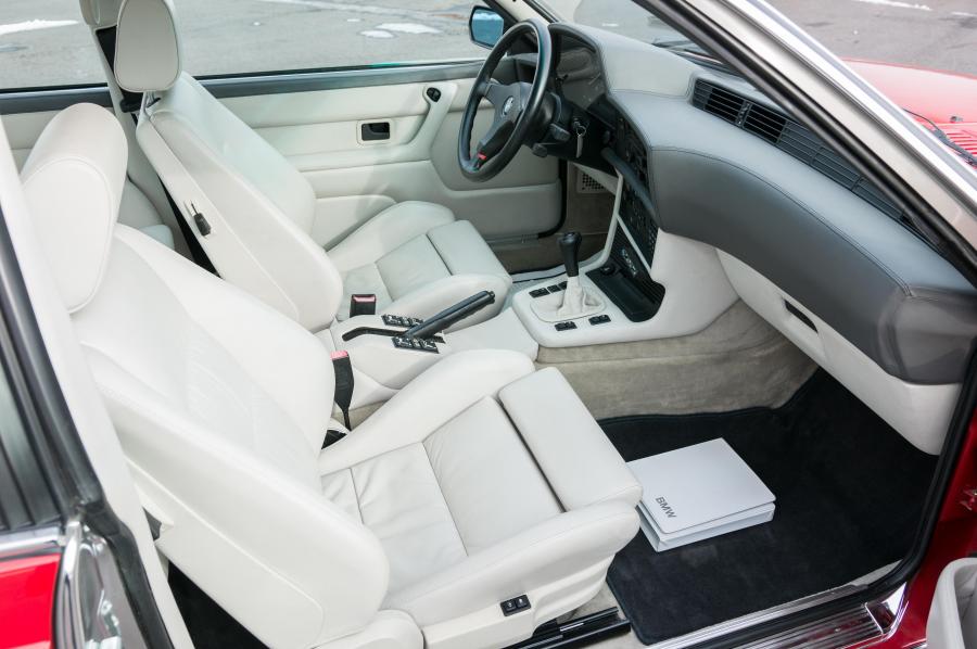 Интерьер BMW M6 1986 года  (NA) (фото 26 из 33)